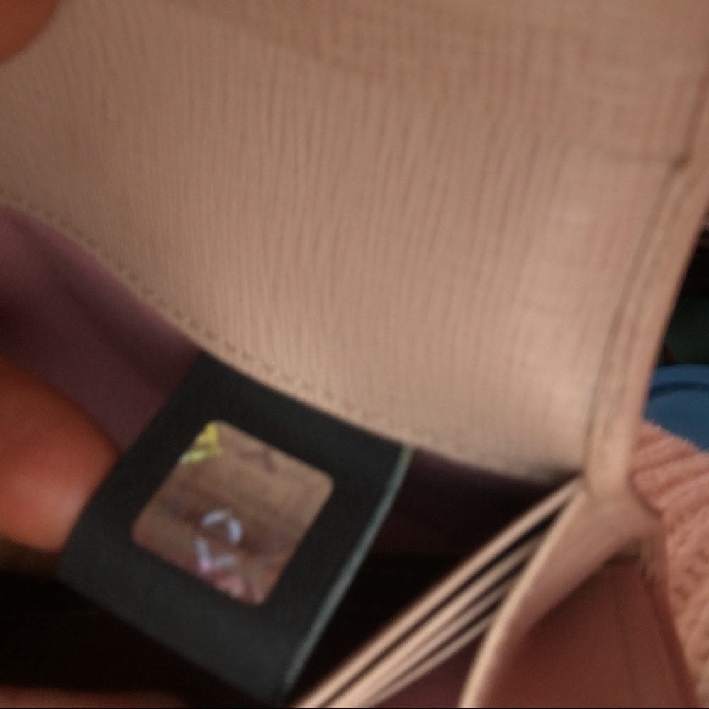 Authentic Fendi Wallet in Blush Leather - Picture 4 of 8
