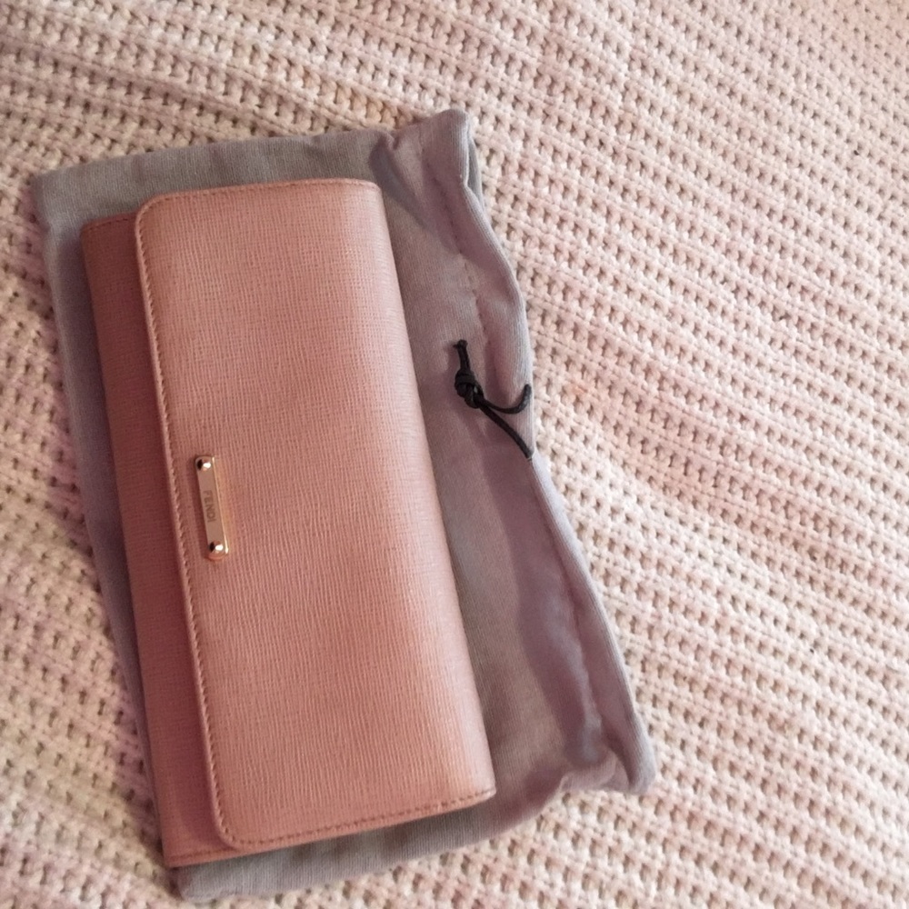 Authentic Fendi Wallet in Blush Leather - Picture 5 of 8