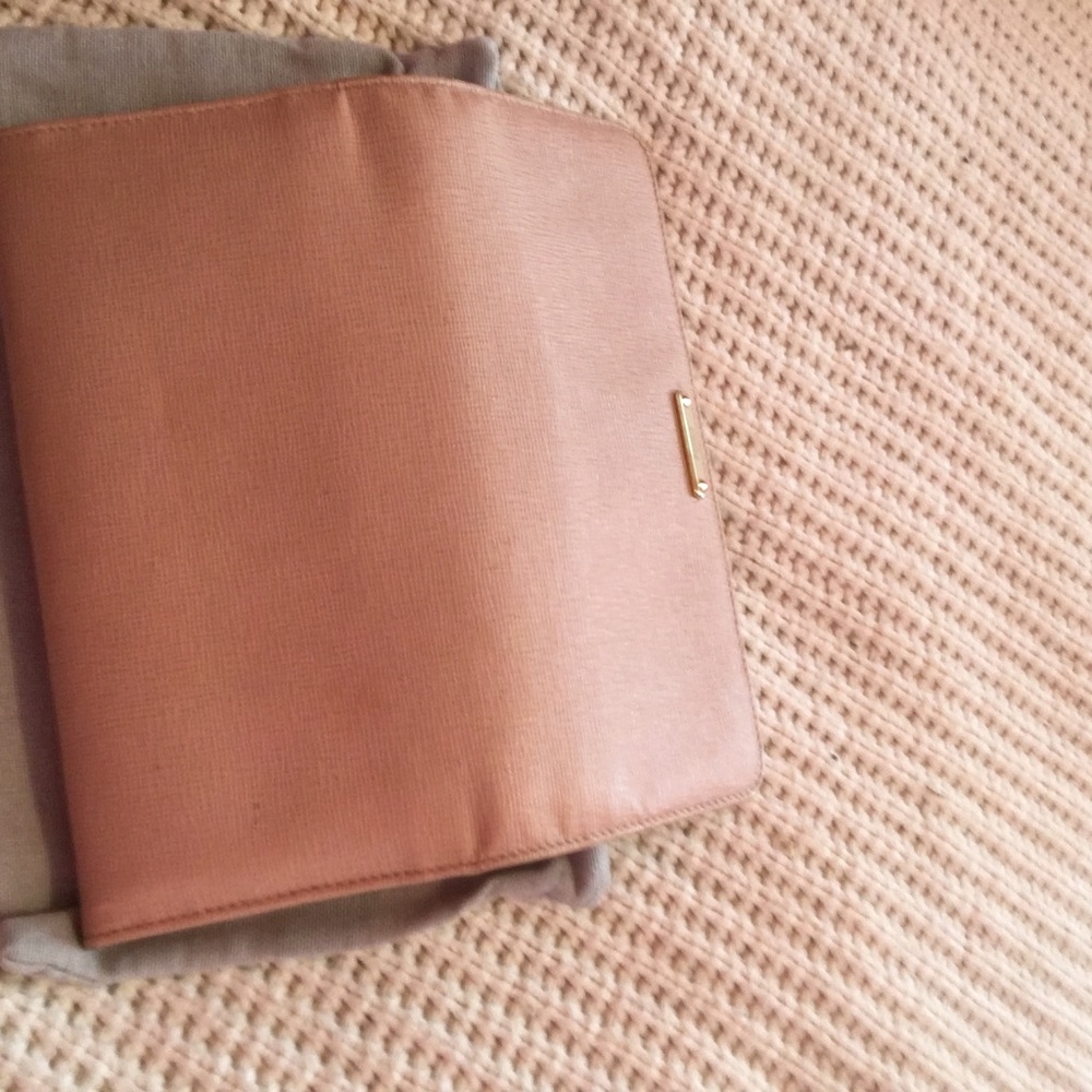 Authentic Fendi Wallet in Blush Leather - Picture 6 of 8