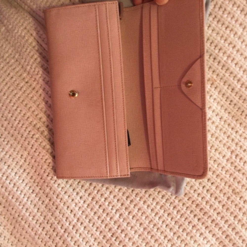 Authentic Fendi Wallet in Blush Leather - Picture 7 of 8
