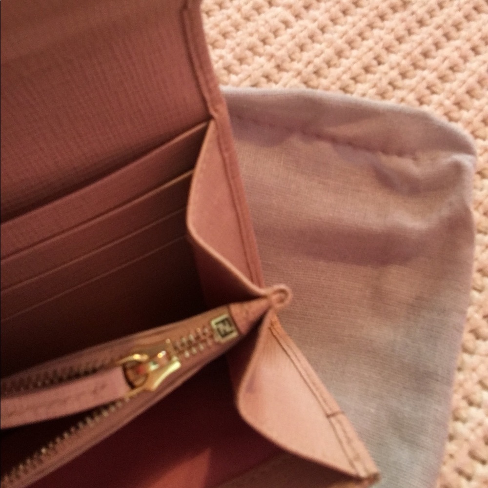 Authentic Fendi Wallet in Blush Leather - Picture 8 of 8