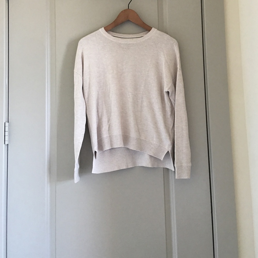 Light taupe long sleeves sweater
