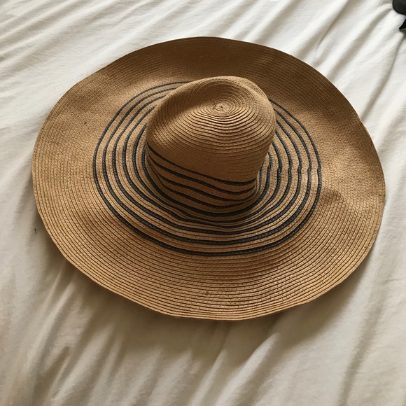 Beach hat! - Picture 1 of 1