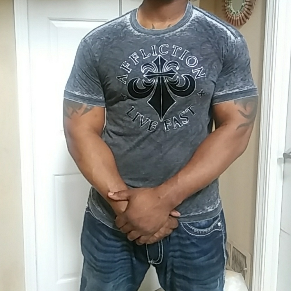 Affliction shirt sz XL