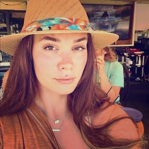 Meet your posher, Whitney❤️