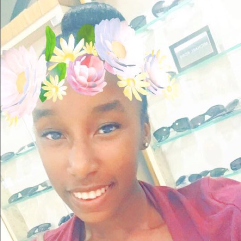 Meet your Posher, Alexis