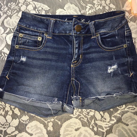 Cutoff-style shorts - Picture 2 of 3