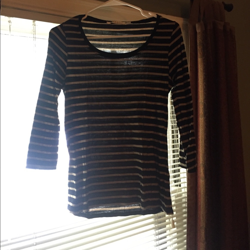 Max Studio Quarter Length Sleeve Top