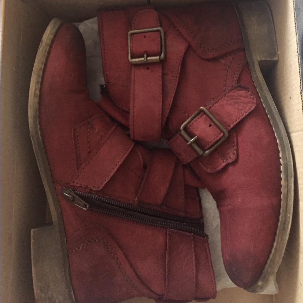 Steve Madden distressed ankle boot