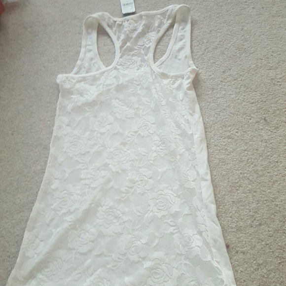 Lace back tank top - Picture 2 of 3