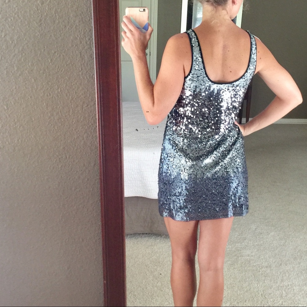 Sequined Express dress - Picture 2 of 3