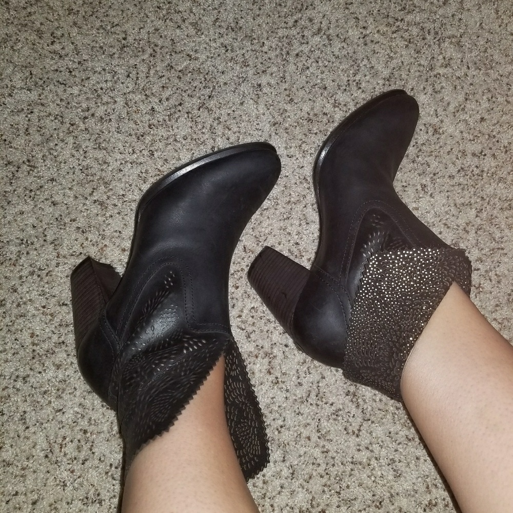 NWOT UGG heeled boots
