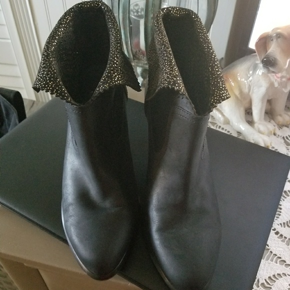 NWOT UGG heeled boots - Picture 8 of 8
