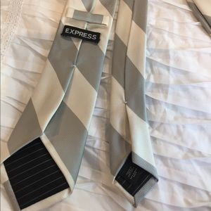 express skinny tie