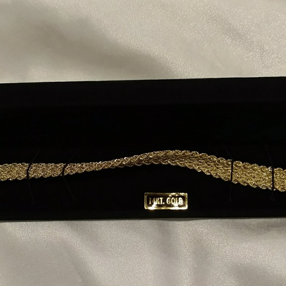 🛑SOLD!🛑 Solid 14k Yellow Gold Bracelet - Picture 5 of 8