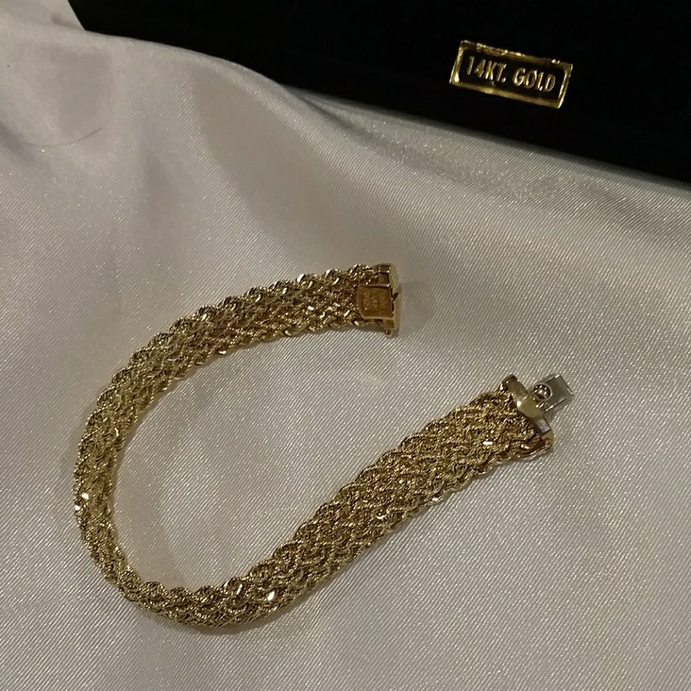 🛑SOLD!🛑 Solid 14k Yellow Gold Bracelet - Picture 7 of 8