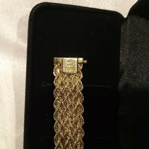๐SOLD!๐ Solid 14k Yellow Gold Bracelet - Picture 6 of 8