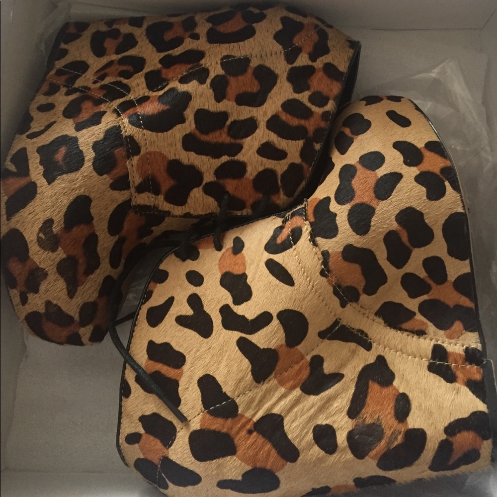 Leopard  print lace booties