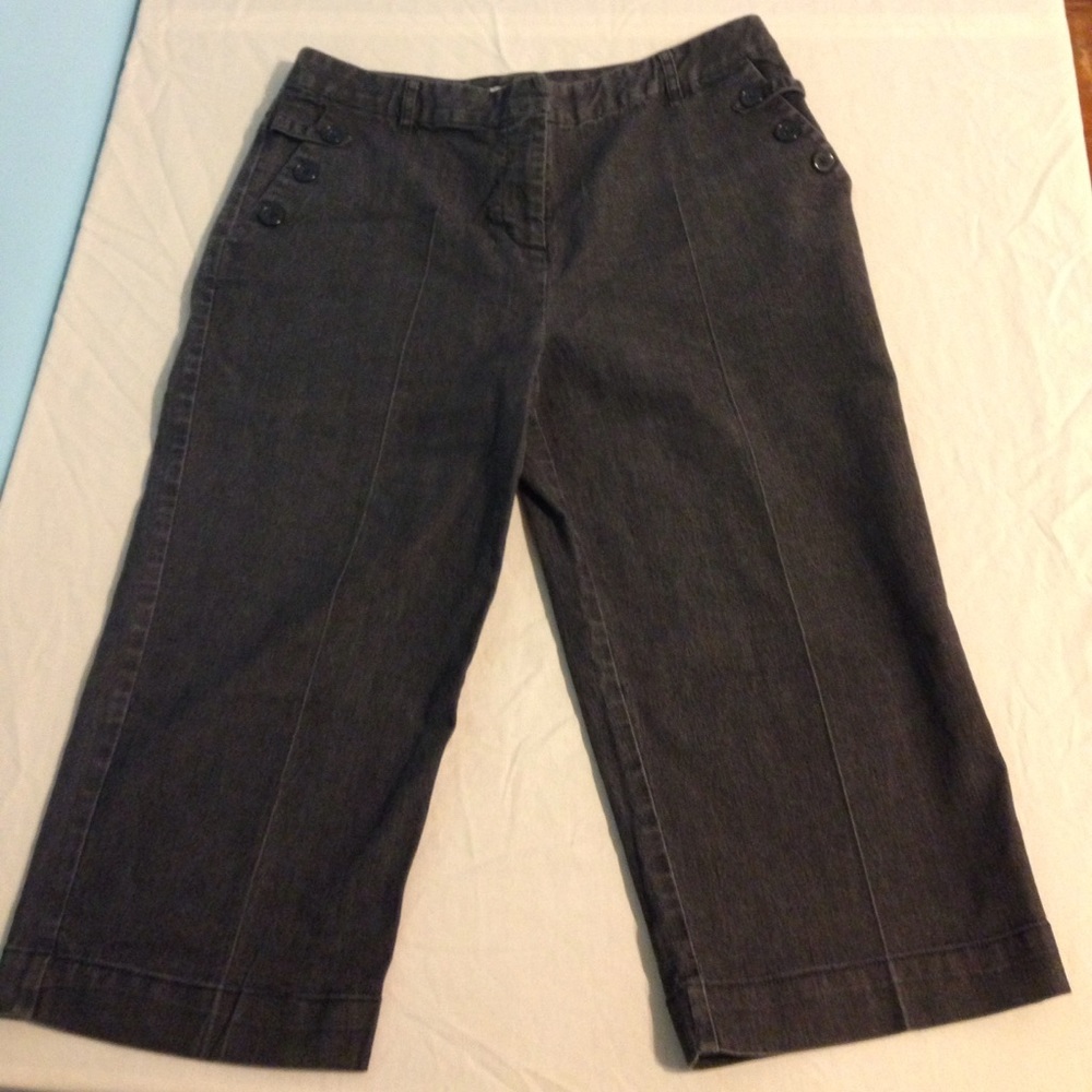 Size 10 charcoal/black capris from Cato
