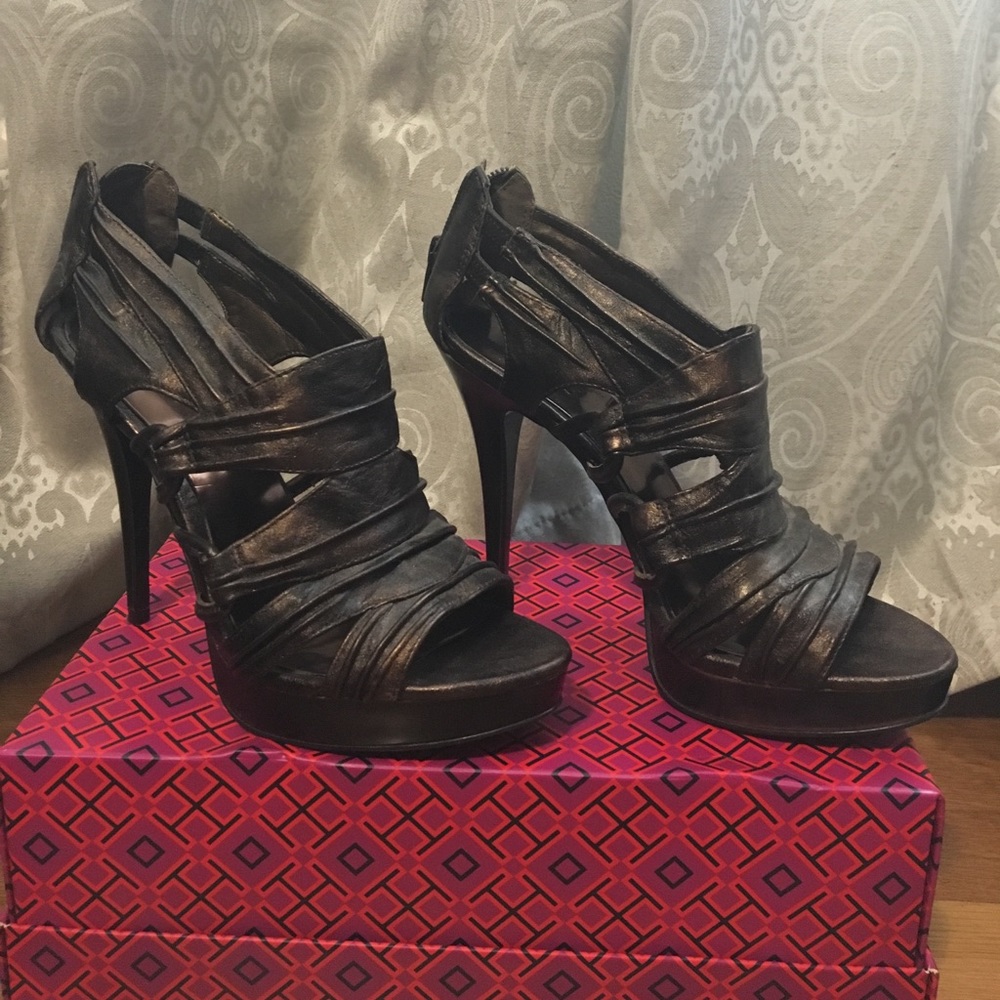 Carlos Santana "Regent" Pumps