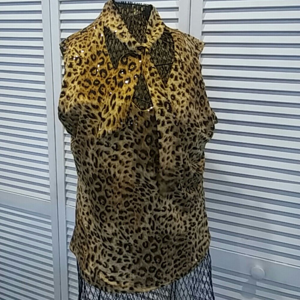 Sequence leopard top