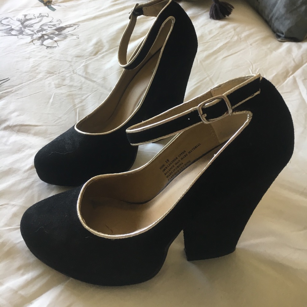 Kimchi Blue black suede Mary Jane  Heel Sz 10