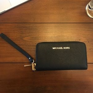 Michael Kors JET SET wristlet