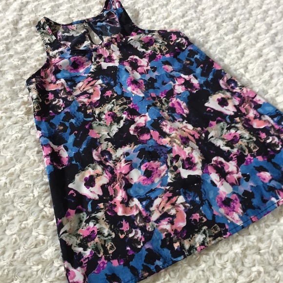 Romeo and Juliet Couture Floral tank - Picture 2 of 3