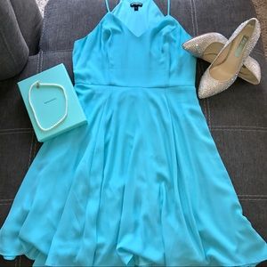 🌸Host Pick🌸 EXPRESS Sleeves Blue Flowy Dress