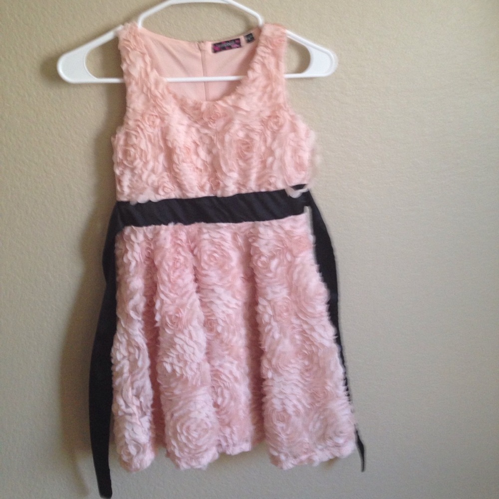 Girls pink dress.