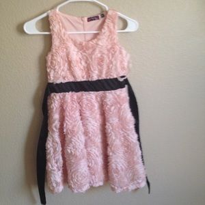 Girls pink dress.