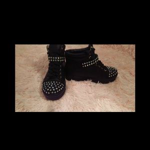 Black platform shoes with diamonds