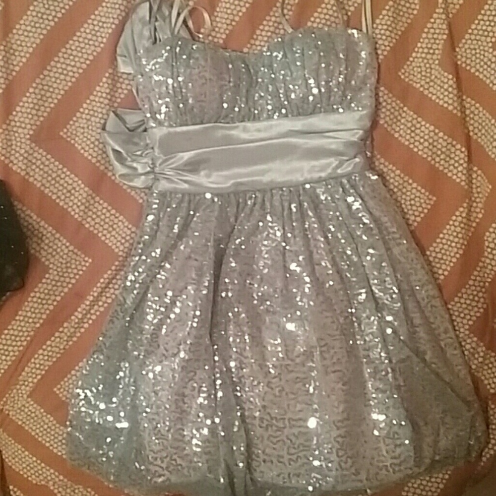 Silver/ light pink sparkly homecoming dress fits