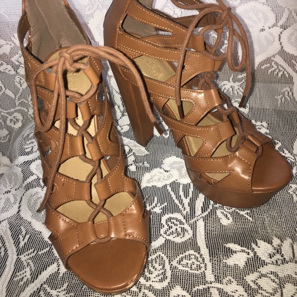 Tan lace up heels - Picture 3 of 5