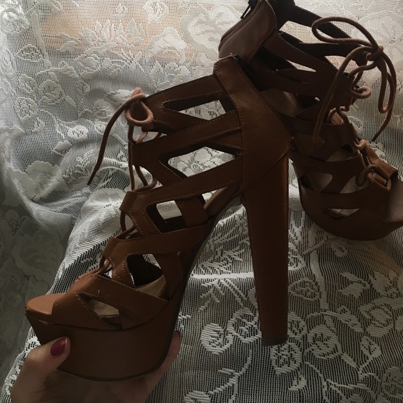 Tan lace up heels - Picture 5 of 5