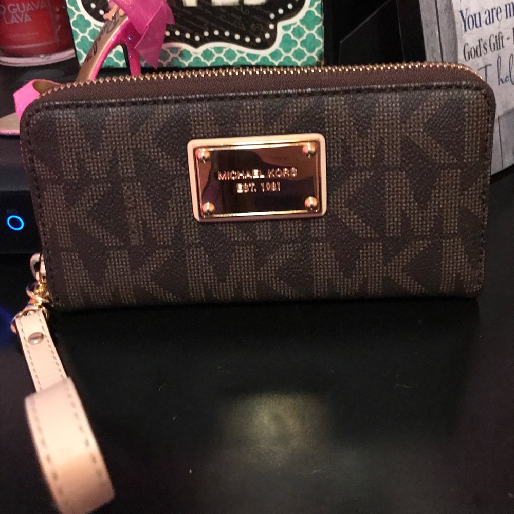 Mk wristlet