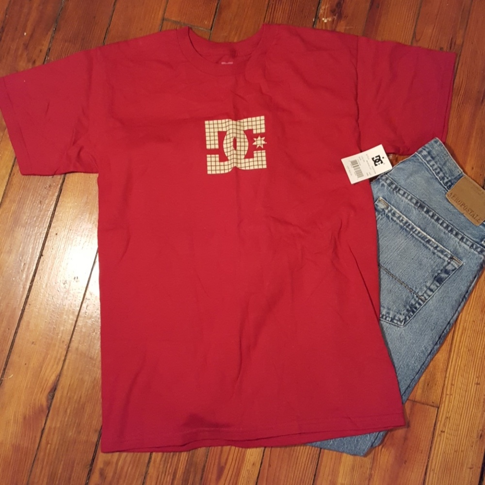 NWT DC T-SHIRT  Small