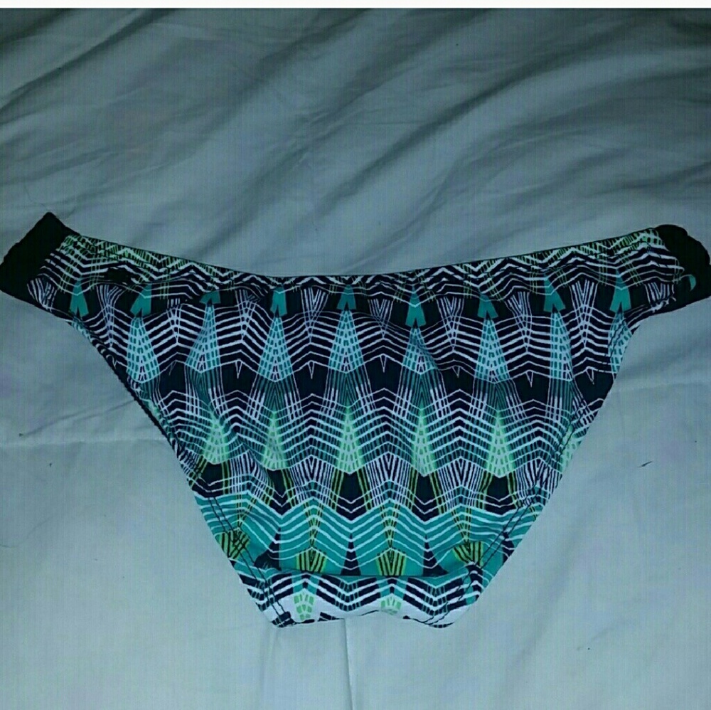 Bundle - Picture 2 of 2