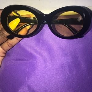 Black and yellow Retro round sunglasses