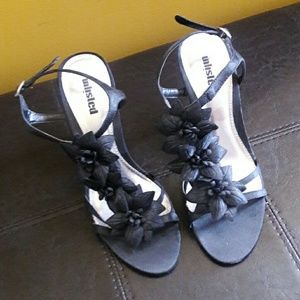 Black flower accent heels
