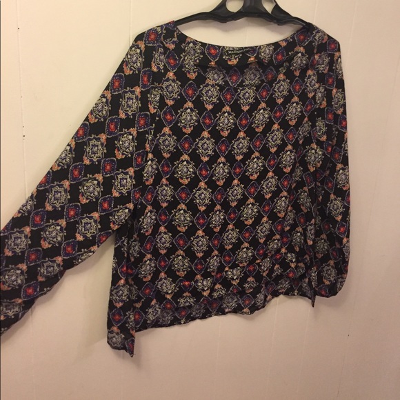 Patterned long sleeve top - Picture 1 of 3