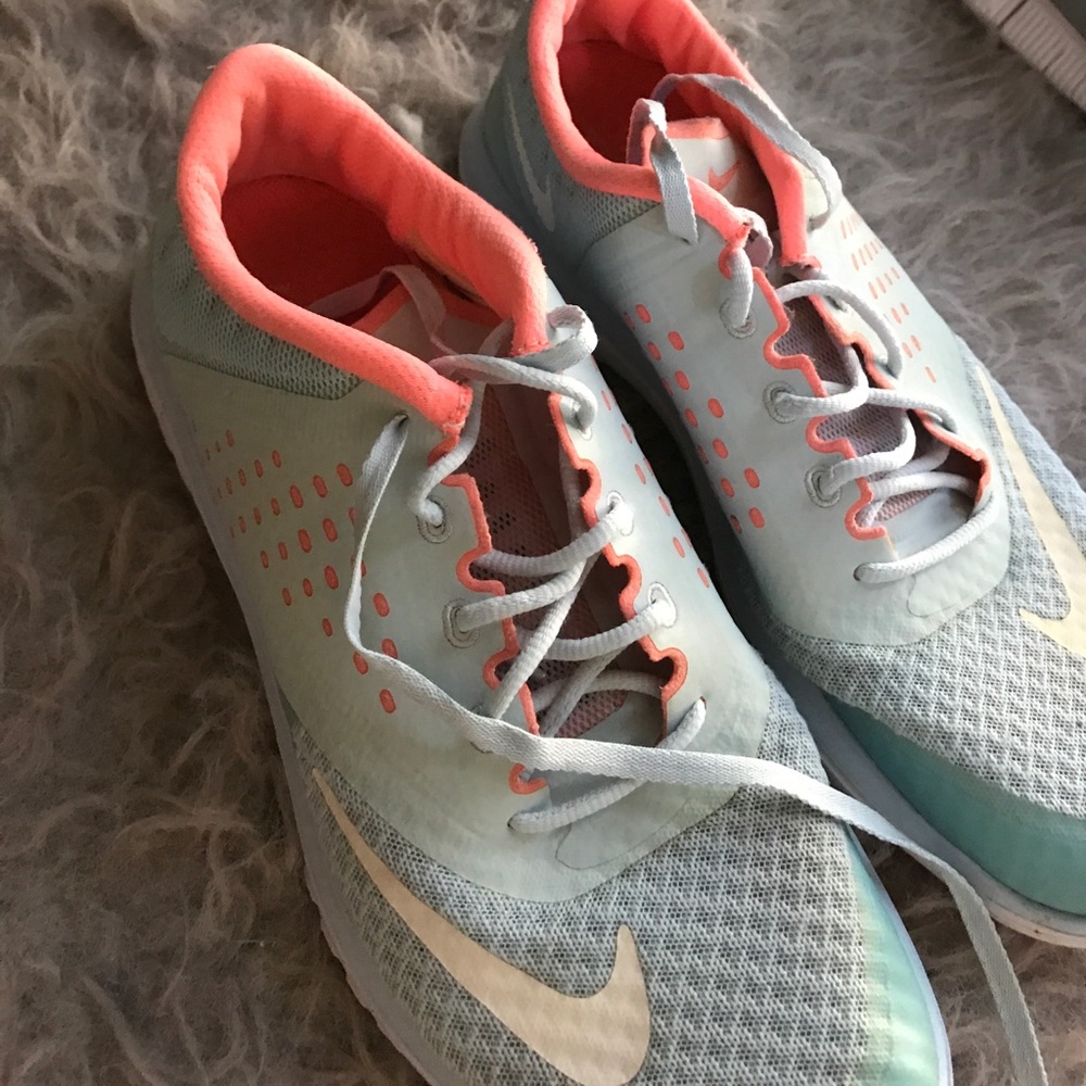 Women's size 9.5 Nike sneakers