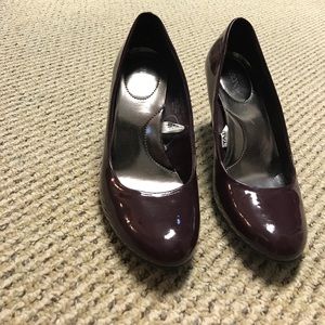 Plum pumps