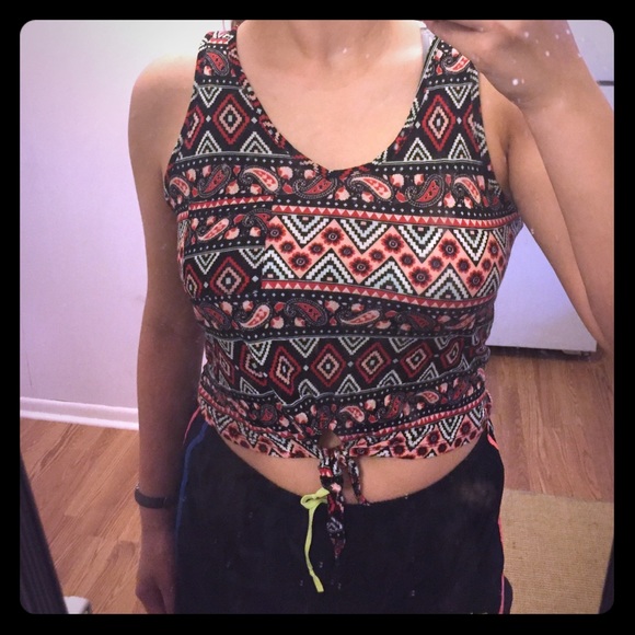 Black and red patterned crop top - Picture 1 of 3