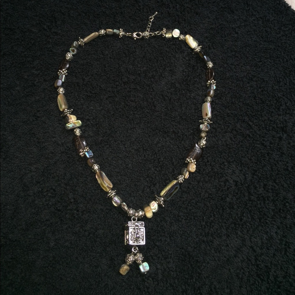 Abalone beaded necklace with locket box