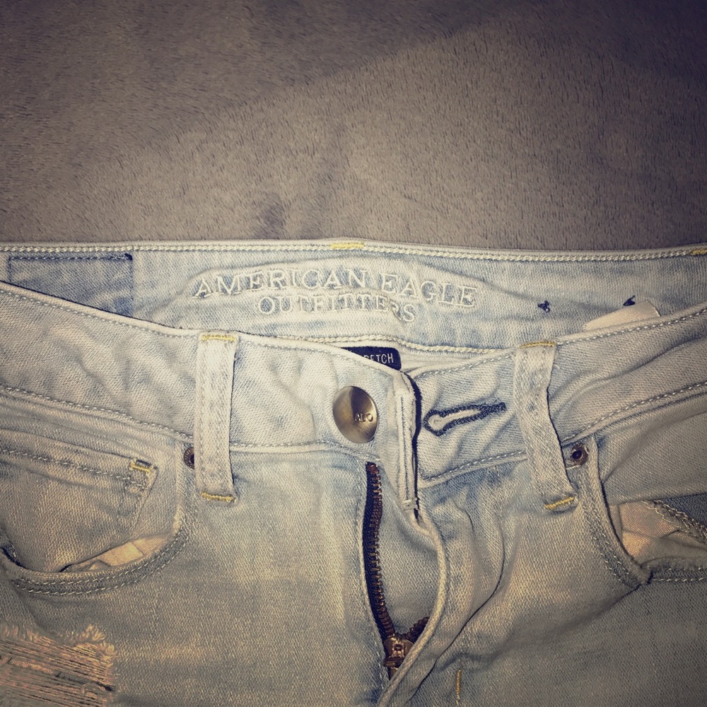 light wash american eagle jeans!!