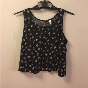 Black and white patterned crop top
