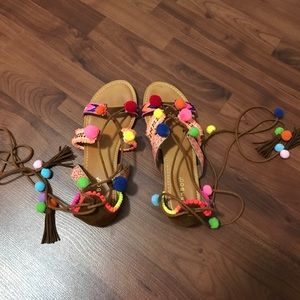 POM POM SANDALS