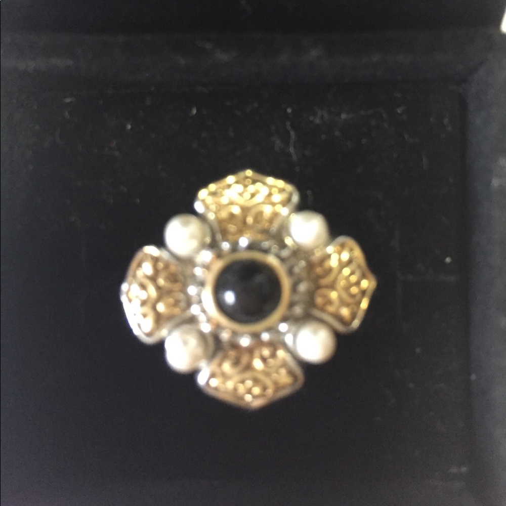 Embroidered Ring With Pearls