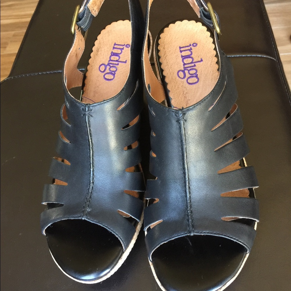 🎉SALE🎉Gorgeous Indigo by Clarks platform sandals